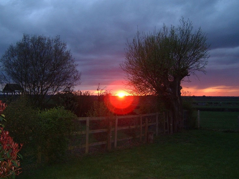 Hare_Hill_sunset_in_April.JPG