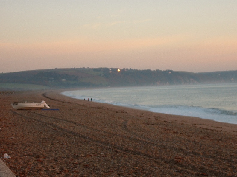Torcross_beach_in_the_early_morning.JPG