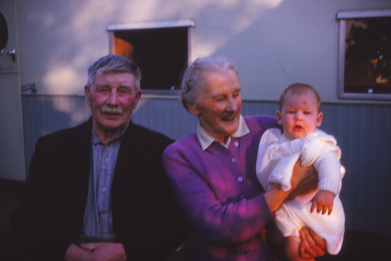 02 Wendy with great grandparents.jpg