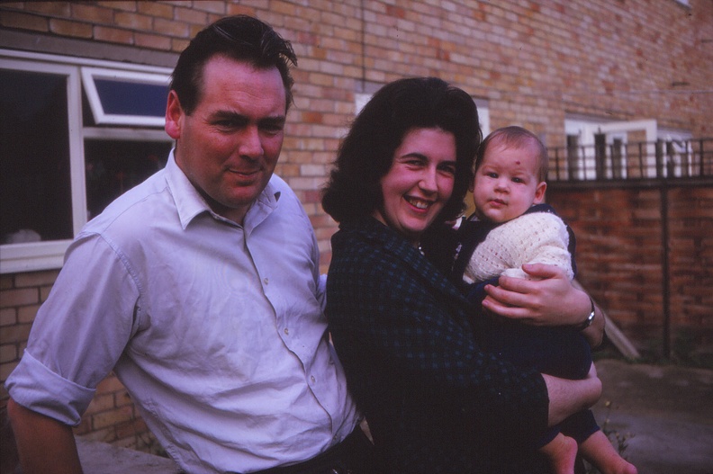 07 Wendy with Auntie Margaret and Dad.jpg
