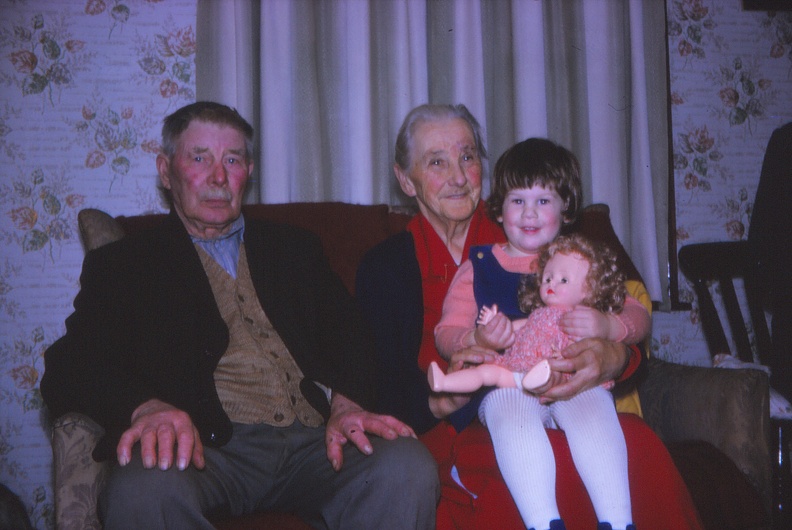43 Great Granny & Grandad with Wendy.jpg