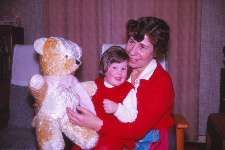 47 Auntie Mary, Wendy and Big Ted.jpg