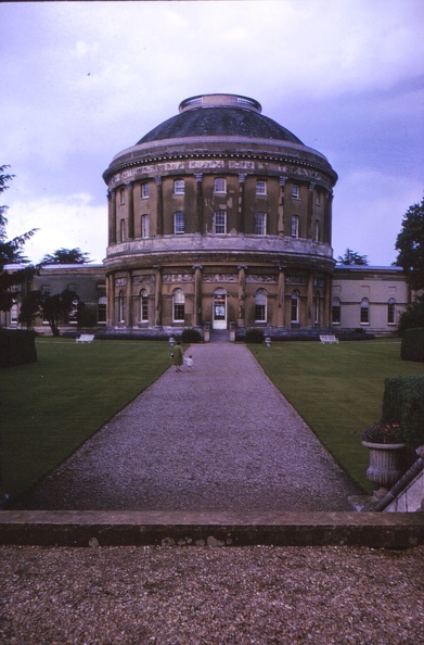 25 Wendy & Mum at Ickworth House.jpg