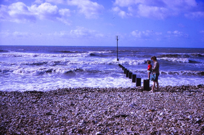 28 Wendy & Mum on beach