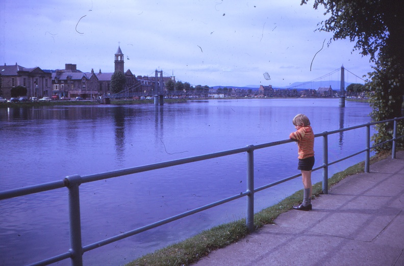 29 D and a footbridge over the River Ness in Inverness.jpg