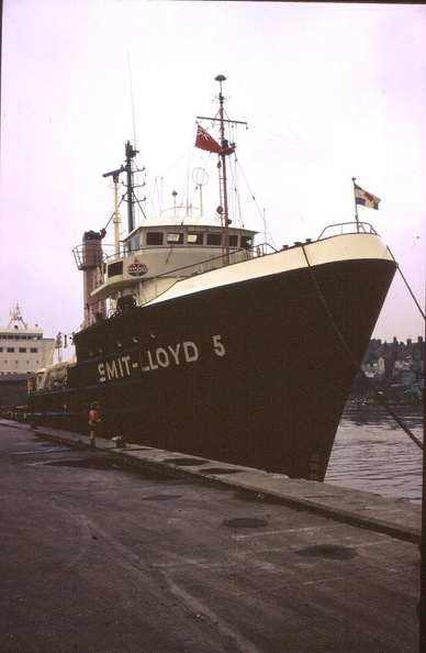 43 D with a tug at Great Y. docks.jpg