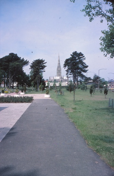 32 Salisbury cathedral.jpg