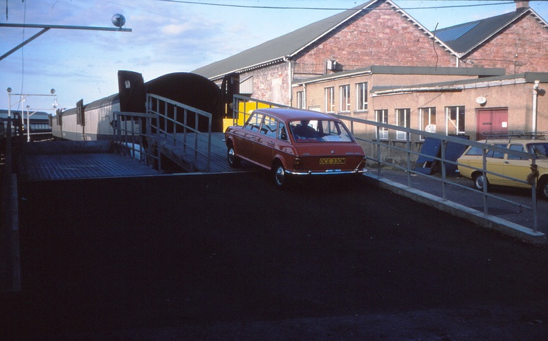 01 Maxi loaded onto Motorail at Inverness.jpg