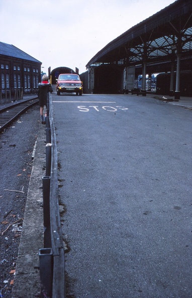 02 Maxi unloaded at York (D 9 years)