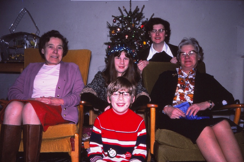 03 Christmas with Nanna and Auntie Ethel.jpg