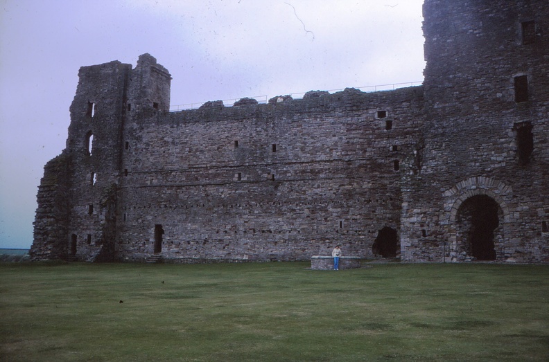 01 W at Tantallon Castle (14 yrs).jpg