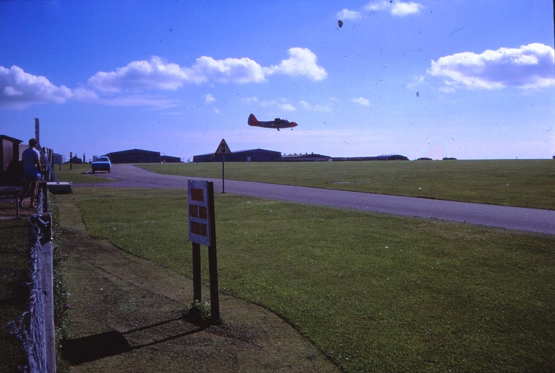 46 Aircraft landing at RNAS Caldrose.jpg