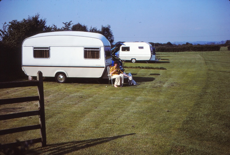 59 Doreen, Rossy and caravan at Sodding Chipbury.jpg