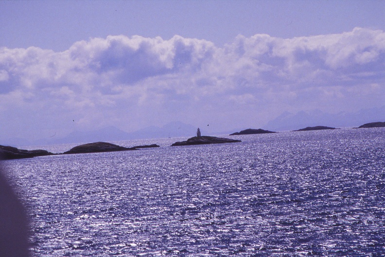 66 Gloraig islands off Harris.jpg