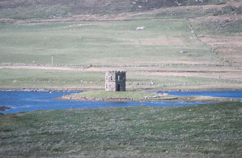 12 Scolpaig tower on N. Uist