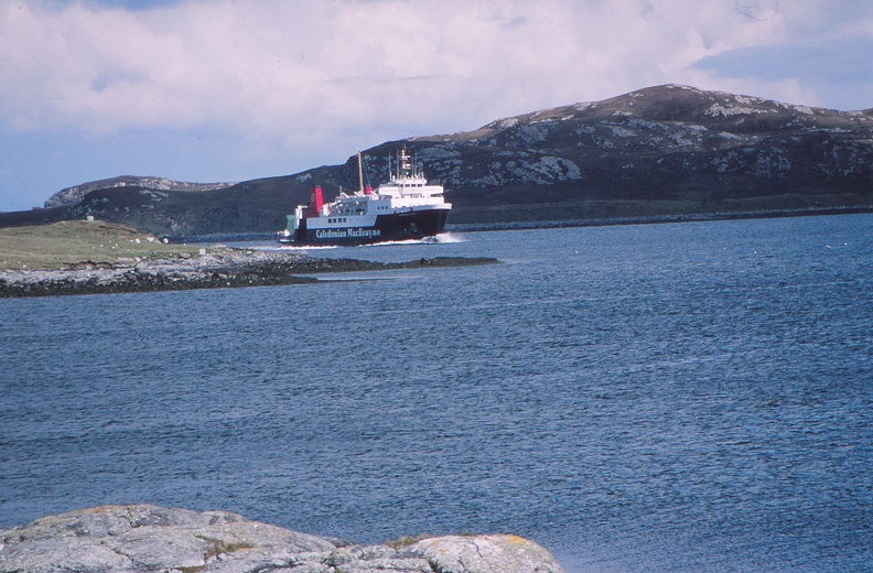 27 Heb. Isles ferry approaching Lochmaddy harbour no. 1.jpg