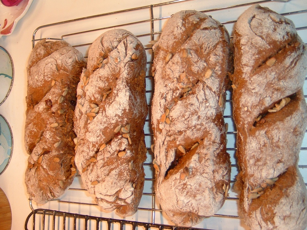 08 CP bread rolls with sunflower seeds